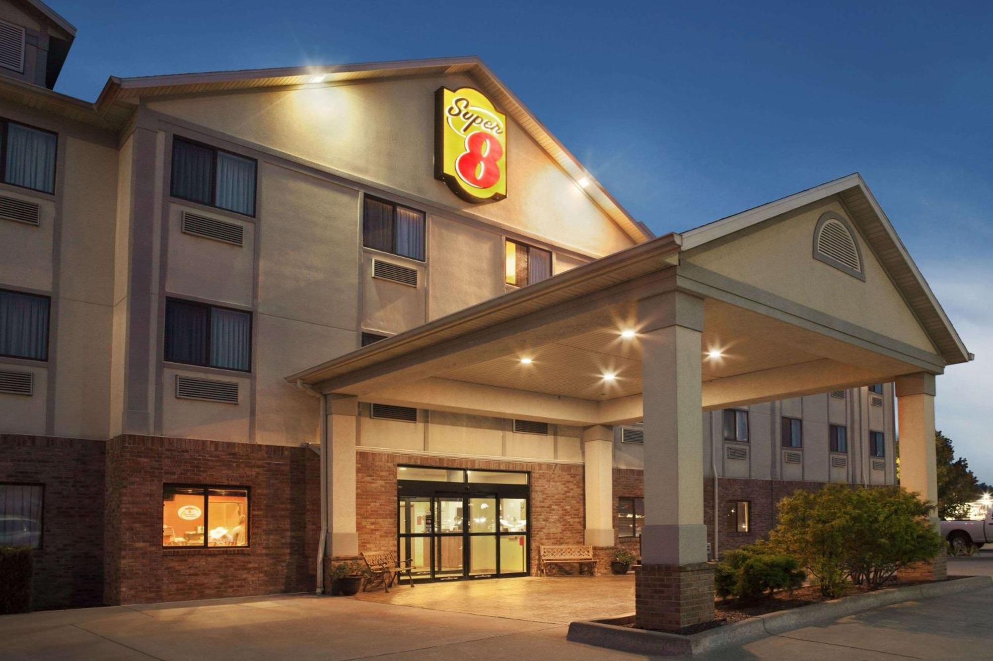 Super 8 By Wyndham Perryville Exterior photo